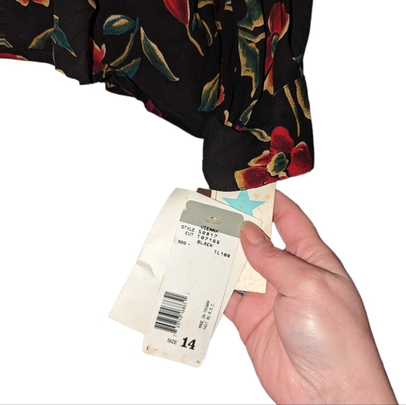 Vintage NWT Jones New York Vienna Long Sleeve Button Front Floral Emerald Blouse - Picture 7 of 8